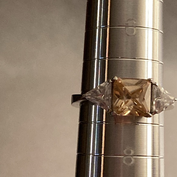 NWOT - Silvertone Square Champaigne Ring W/Flanking Trillium CZ Stones - Sz 7.25 - Picture 2 of 10